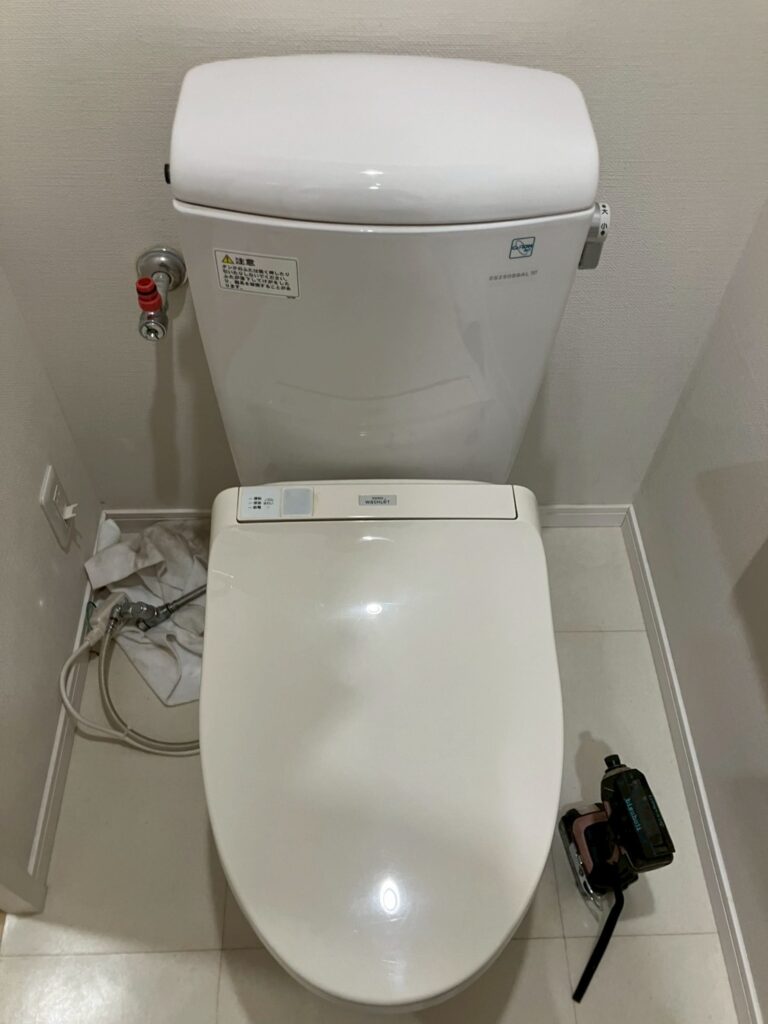 横浜市のトイレ設備工事｜給水位置の調整と便器交換を行った施工事例